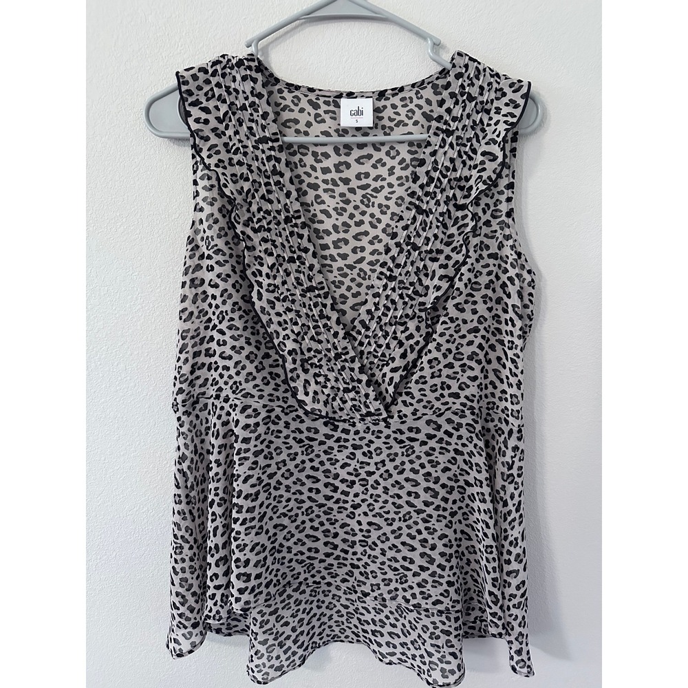 Cabi Leopard Print Blouse Size S Gray Black Excellent Ruffle V-Neck Sleeveless